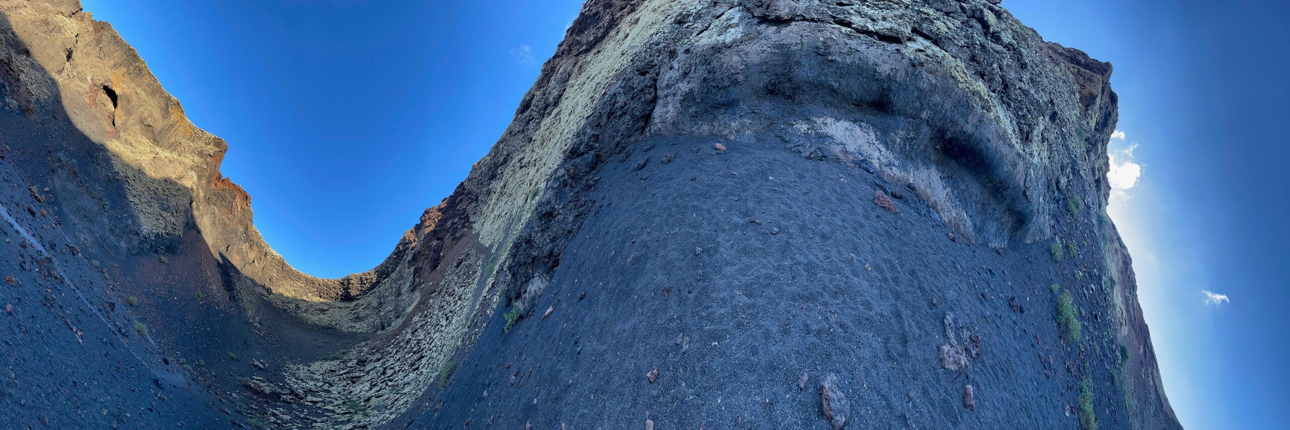 VOLCÁN EL CUERVO, TINAJO
Jan 04th, 2024
Apple iPhone 12 Pro - 4.2mm f/1.6, ISO 40
28°59'30.65"N 13°41'30.84"W